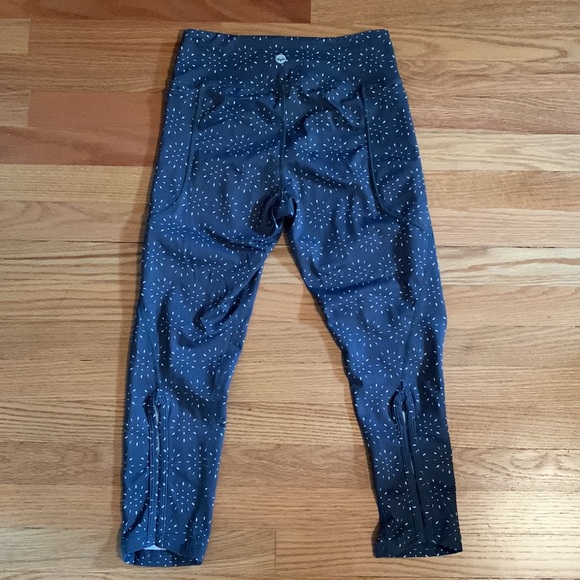 Senita Athletics capris - Picture 2 of 10